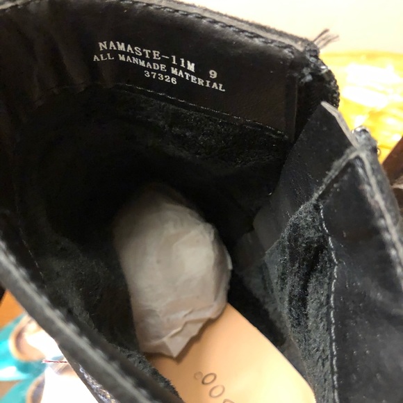 Bamboo Black Embroidered Booties - Picture 4 of 5